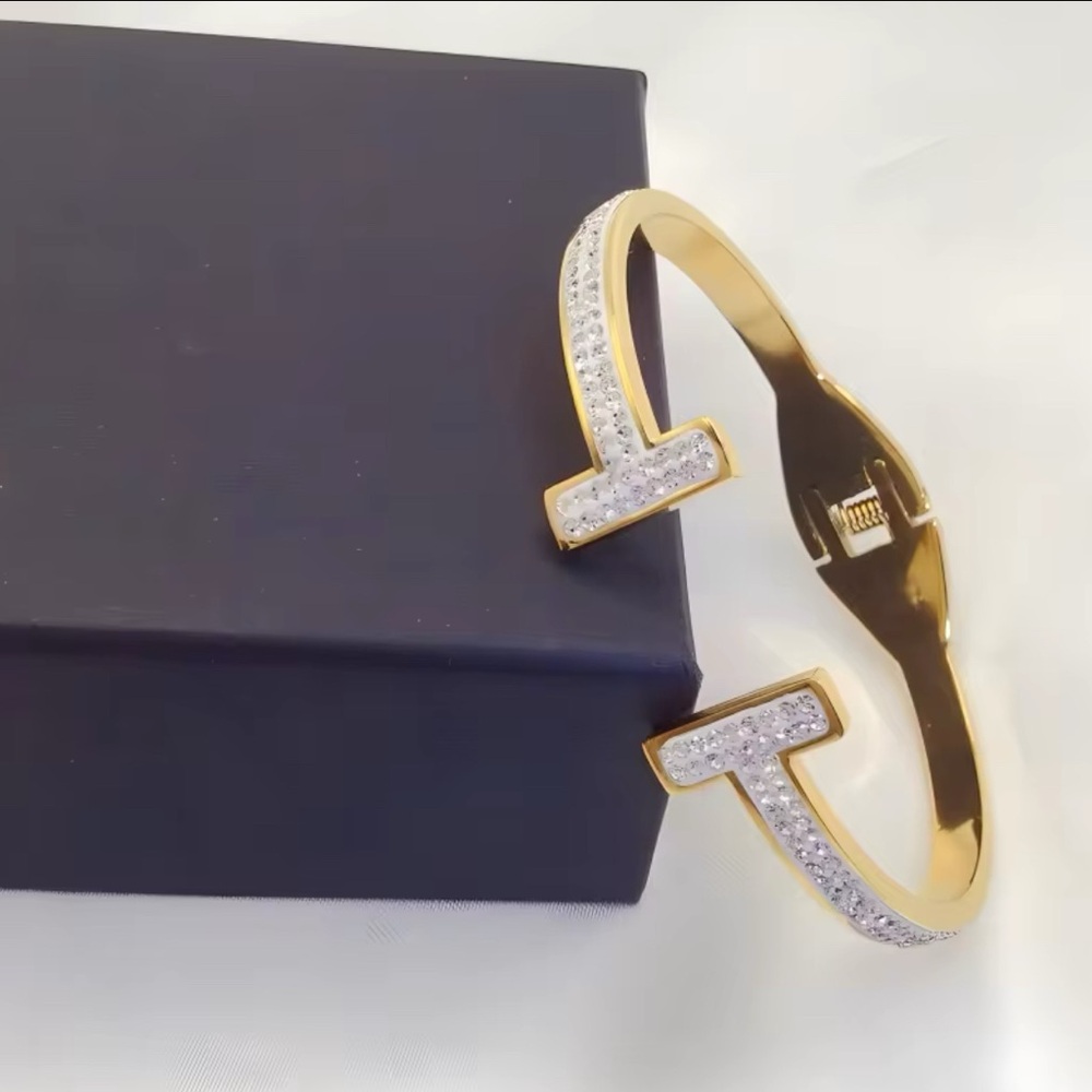 Gold T- Bracelet